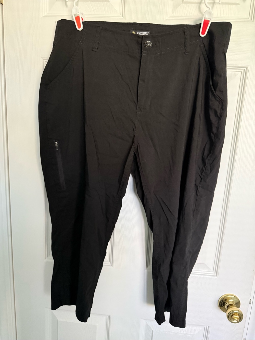 Khombu Black women cropped pants